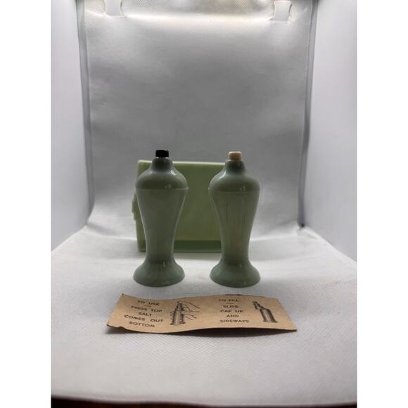 Vintage Carvanite Salt & Pepper Shaker Set in Jadeite Green — Mid-Century Modern - Picture 1 of 8